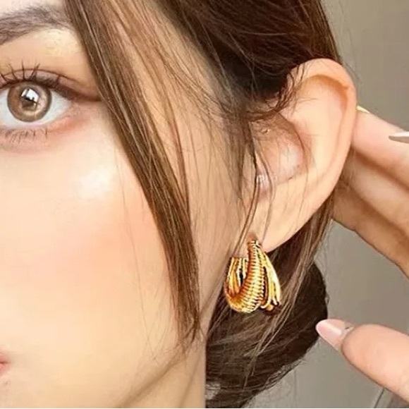 New 18K Gold-Plated Spiral Water Drop Double-Layer Buckle Earrings - Picture 2 of 6